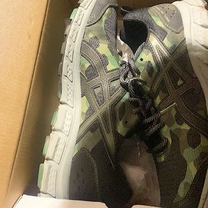 Men’s Asics shoes (size 9.5)